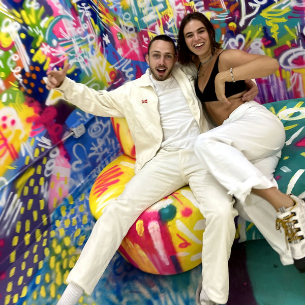 art room couple with tire swing