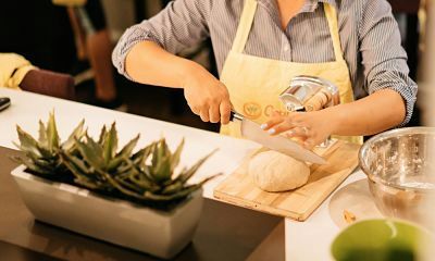 Couple making pasta at class.jpg