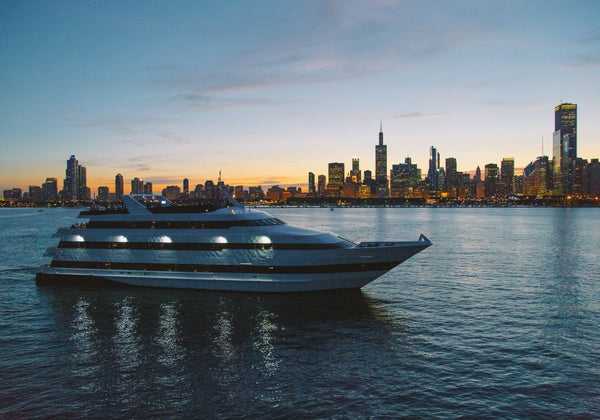 couple toasting wine on lake michigan dinner cruise