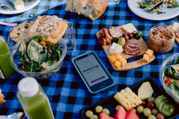 amazingco picnic on blue and black blanket