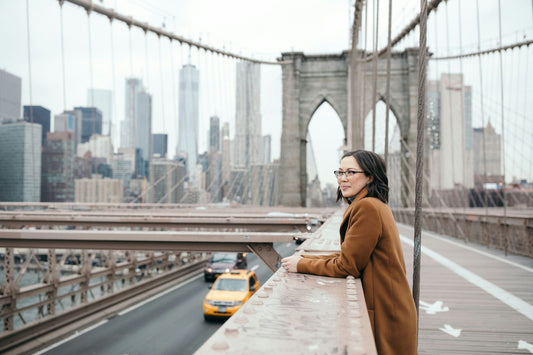 girl on brooklyn bridge