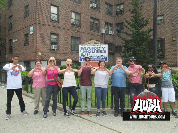 group photo by brooklyn bridge