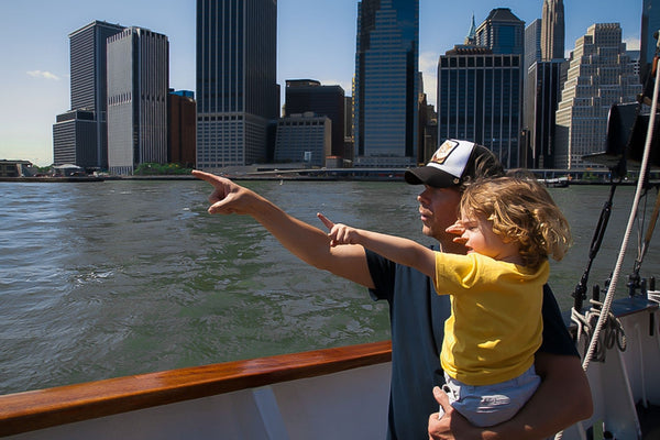 sailboat-with-city-view