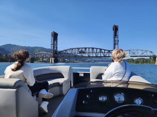 PRT Hawthorne bridge with boat.jpg