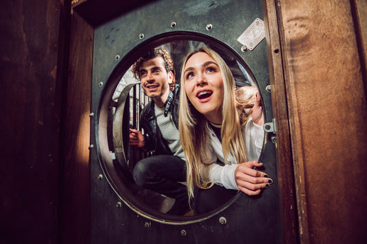 couple in escape game