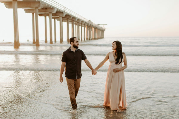 pregnany shoot on the beach