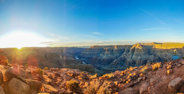 coloradoRiver-sightseeing-group